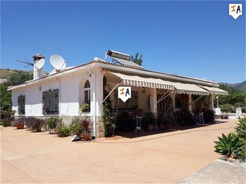 A great villa which offers very flexible living accommodation. The main villa has a large bright spacious living room with a separate dining area. There is a quality fitted kitchen with all cooking appliances and white goods fitted. Off the kitchen t...