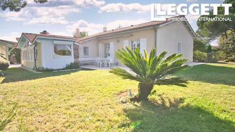 A16986 - Charming house very well maintained or you will have nothing to do. Pleasant and bright with its two sunny verandas, three bedrooms, an office, a fitted kitchen, a living room 28M2, a shower room with Italian shower and a laundry room. Outsi...