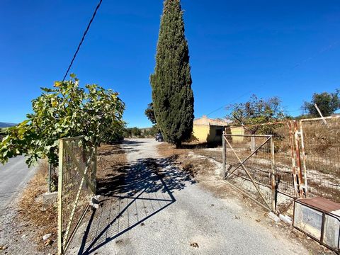 Finca on the outskirts of the village of Somontín. 1 hour from the beaches of Mojácar. With a cortijo and storehouse still standing, about 150m2. to restore. Consisting of 1 bathroom. Large kitchen, lounge diner with fireplace. Warehouse and other bu...