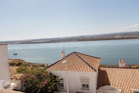 Ayamonte - Townhouse for Sale in Spain Ayamonte - Townhouse for Sale in Spain. Townhouse with Riverview in Ayamonte / Prov. Huelva. 3-story townhouse with approx. 137 m2 constructed surface. 2 terraces, one facing west with a fabulous view of the Riv...