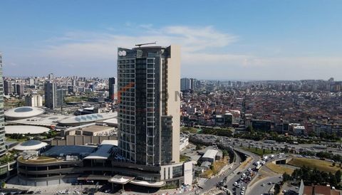 Lägenhet till salu ligger i Basaksehir. Basaksehir är ett distrikt som ligger på den europeiska sidan av Istanbul. Det anses vara en modern och välplanerad stadsdel, med fokus på hållbart boende och grönområden. Området är känt för sina stora och mod...