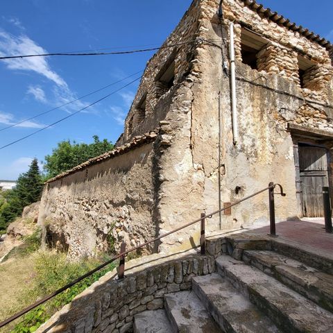 OPPORTUNITY We sell a big town house of the year 1900 with a built area of 180 m2 in good condition and restored the whole structure and stone walls It has a building next to 200 m2 suitable for garden or urbanization Excellent opportunity for your p...