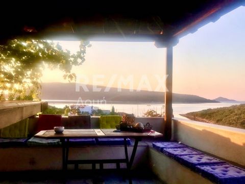Northern Sporades Real Estate Consultant Kollias Panagiotis : Exclusively available for sale is a 149 sq.m. villa. in Steni Vala, Alonissos. The villa consists of a two-story building where on the ground floor there are 3 bedrooms and 2 bathrooms, an...