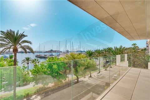Brand new. Apartment in Paseo Marítimo with sea views, 150.35m2 approx., large living room, fitted kitchen with office, 2 double bedrooms, wardrobes, 2 bathrooms, 1 en suite, wooden floors, double glazing, underfloor heating, air conditioning, terrac...