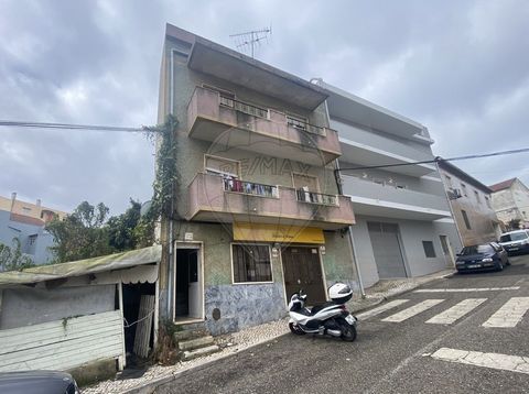Excellent Investment Opportunity: Building with 8% Yield in Brandoa, Parish of Alfornelos If you are looking for a solid and profitable investment, you cannot miss this opportunity in Brandoa, a town in the parish of Alfornelos. This building offers ...