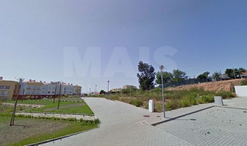 Je présente ce terrain pour la construction d’un immeuble de 12 logements 3 logements T1 12 logements T2 3 logements T3 L’urbanisation Nova Campelos dans laquelle il se trouve, se trouve à 4 minutes de l’A8, à environ 40 minutes de Lisbonne et à 20 m...