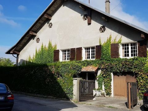 Close to amenities, quiet, for lovers of stone, village house of 174 m2, to renovate with 3 bedrooms, a bathroom, a bathroom, 2 toilets, a kitchen, a dining room, two lounges, one with fireplace, attic still offers beautiful possibilities, enclosed l...