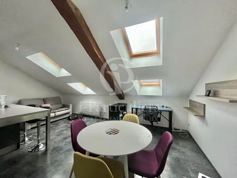 En exclusivité sur la commune de VINAY, venez découvrir ce bel appartement T3, d'une superficie 49 m2 loi Carrez, situé au 3ème et dernier étage sans ascenceur. Il se compose d'une pièce de vie spacieuse de plus de 25 m2 au sol avec une cuisine équip...