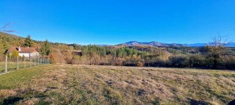 SUPRIMMO agency: ... For lovers of peace, tranquility and fresh air we offer a wonderful property in a quiet village in the Troyan Balkan. Located only 20 km from Troyan and 15 km from Apriltsi with a nice climate, beautiful scenery and panoramic vie...