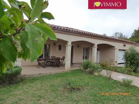 Located in Fumel. CONTEMPORARY HOUSE OF 140M2 WITH GARDEN OF 1108M2 FUMEL AREA JOVIMMO votre agent commercial Fabienne ROYER ... FUMEL sector, Beautiful contemporary house built in 2008 in very good living condition, approximately 140 m2 on one level...
