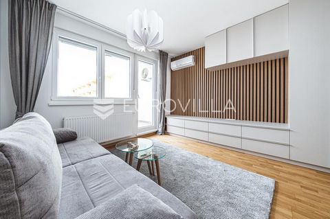 Lovinčićeva street, modern, furnished one-room apartment of 38.70 m2 for rent on the sixth floor of a new building with an elevator. It consists of an entrance hall, a bathroom, a kitchen equipped with all appliances, a dining area, a comfortable and...