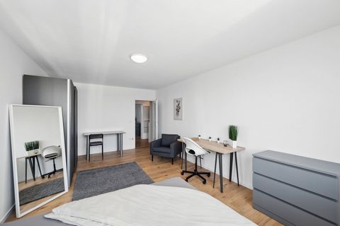 Die modernisierte Wohnung verfügt über eine schöne Ausstattung. Die Unterkunft befindet sich in zentraler Lage in Ingolstadt. In unmittelbarer Nähe befinden sich Restaurants, Cafés, Bäckereien, Supermärkte und Ärzte. Mehrere Kneipen, Grünanlagen und ...