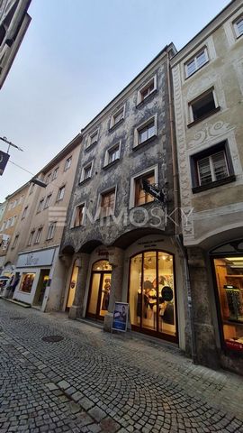 It doesn't get more central than this! The apartment building is fully rented and presents itself with a wonderful painting on the pedestrian side. The property has a basement, a business premises on the ground floor up to the upper floor and two fur...