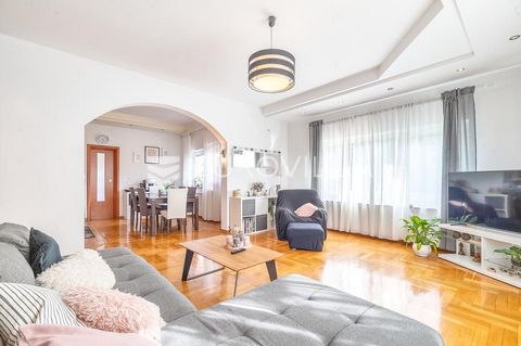 Samobor, five-room house 218 m2 on two floors with garage and garden, on a total land area of 864 m2. The ground floor consists of an entrance hall, living room, kitchen, two bedrooms and a bathroom. The first floor of the house consists of an entran...