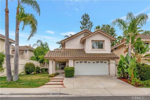 A true gem nestled in the charming community of Lomas Laguna, perfectly situated on the border of Aliso Viejo and Laguna Hills. This immaculate residence dazzles both inside and out. The home boasts a gorgeous, light-filled kitchen, featuring exquisi...