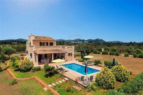 Finca just 1 km from the beach of Sa Coma. It consists of a 240 m2 two-story stone house surrounded by terraces and a garden.The ground floor consists of a living-dining room with a fireplace and lots of natural light, a fully equipped and furnished ...