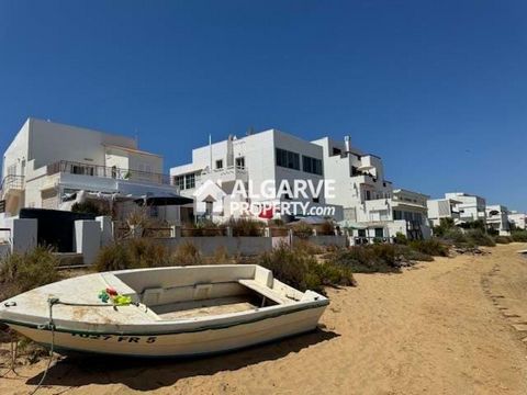 Located in Faro. Lovely 1+1 bedroom apartment on Praia de Faro with a fabulous view over the Ria Formosa. Close to all amenities (restaurants, bars, cafes, mini market,...). Close to the airport and 8 km from Faro. With 55 sq.m. of built area, this a...