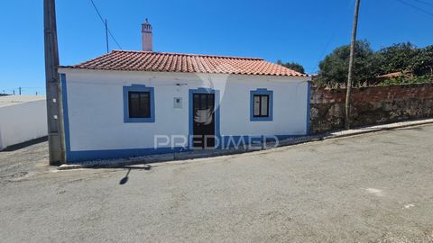 Property located in the village of Pereiras Gare, municipality of Odemira, between the Odelouca and Santa Clara dams. In the area you will find a minimarket, basic school, nursery, church, café.... and so on 50 minutes from the beaches of Albufeira a...