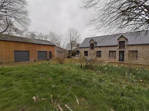 Zeer mooie boerderij van 121m² (+ 79m² om de ontwikkeling af te maken) op een perceel van 3000m² met dubbele garages, hangar en bijgebouwen. Het bestaat uit een woonkamer, 2 slaapkamers, 1 badkamer, 1 toilet, wasruimte en keuken voor de begane grond....