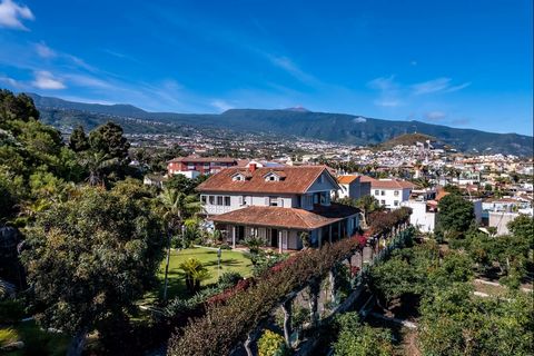 In Puerto de la Cruz, einer Gemeinde im Norden der Insel Teneriffa, finden wir einen authentischen Obstgarten von 31.200 m² voller Ecken, die die Sinne aktivieren: üppige Gärten, große Ackerflächen, auf denen es derzeit eine große Anzahl von Avocado-...