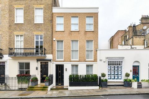 Verenigd Koninkrijk Sotheby's International Realty presenteert met trots dit charmante herenhuis in het hart van Belgravia. Het huis met vier slaapkamers is onlangs gerenoveerd met comfort en eigentijds wonen in het achterhoofd, uitgerust met eerstek...