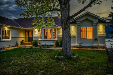 FINEST QUALITY VINEYARD ESTATE producing a high quality Pinot Noir. A total of 7.76 acres of quality land on the east side of Wood Lake (optimum for grapes) complete with a large and comfortable family home of over 4000 sq ft featuring stunning views...