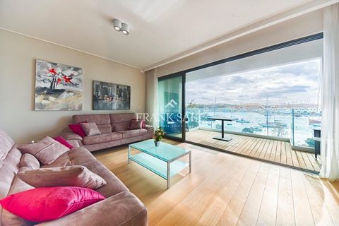 APARTAMENTO excepcionalmente acabado y amueblado con excelentes vistas al mar que forma parte de un bloque moderno situado cerca de todos los servicios. El diseño consta de una cocina abierta, sala de estar y comedor que se abre a una amplia terraza ...