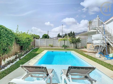 Bonjour! On dirait que vous avez trouvé une superbe villa individuelle à Malaga. L'emplacement semble idéal, avec tranquillité et en même temps proche de tout ce dont vous avez besoin, comme les supermarchés et la plage. De plus, la proximité du nouv...