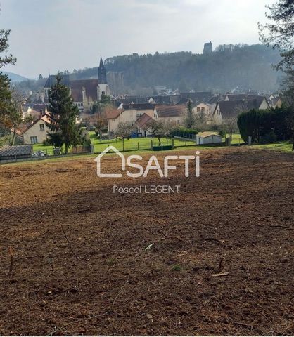 Venez construire votre nid dans ce joli village traditionnel avec confort et toutes commodités. Proche centre ville, médecins et gare direct Paris, tout à pieds. Produit rare avec vue superbe sur le village et la nature environnante. tous réseaux au ...