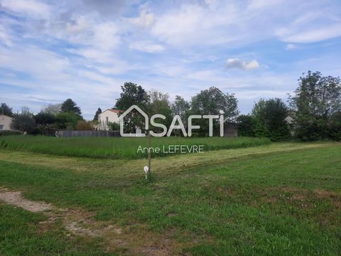 Situé dans la charmante commune de Le Vanneau-Irleau (79270), ce terrain de 1162 m² clos sur deux côtés et borné, offre un cadre de vie paisible en pleine campagne. Proche des commodités locales, cette ville offre un environnement calme et verdoyant,...