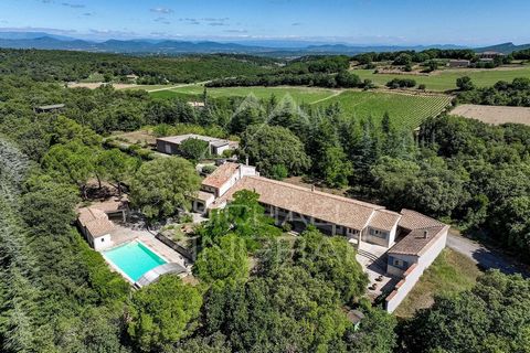 This magnificent prestigious property is located just 20 km from Uzès, in an exceptional natural setting. Nestled in the heart of a wooded plot of 20,000 m2, it offers a breathtaking panoramic view of the surrounding hills. The property is extremely ...