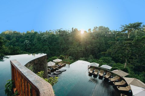 Välkommen till Hanging Gardens på Bali! Det legendariska, världsvinnande första sjustjärniga boutiquehotellet vaggade mellan Ubuds berömda terrasserade rismarker och Floden Ayung. Detta är en gång i livet möjlighet att äga en bit lugn, himlen på jord...