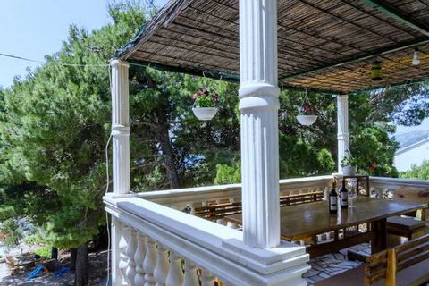 Apartments Villa Dingač, feature a set of accommodation units, located in a quiet little place Potomje-Dingač, in beautiful Pelješac Peninsula, approximately one hour and 30 minutes ride to Dubrovnik's Old Town. Peninsula Pelješac is famous for its f...