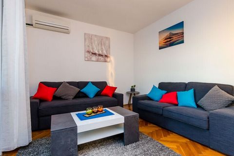 Apartment Boca is located in Dubrovnik, close to the ferry port and main bus station. The apartment is situated on the eighth floor in a residential building. Luggage storage before check in and after check out are available, so that you can explore ...