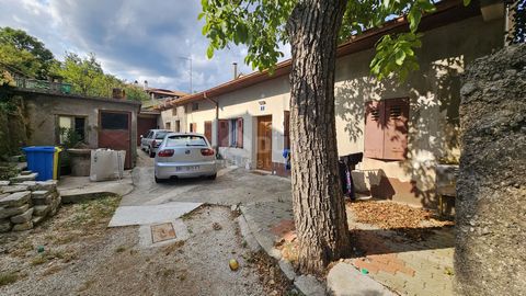 Location: Primorsko-goranska županija, Čavle, Čavle. GROBNIK, CAVLE - house in the center of town with great potential We are selling a very interesting property in the very center of Čavli. It consists of several parts, which together form an intere...