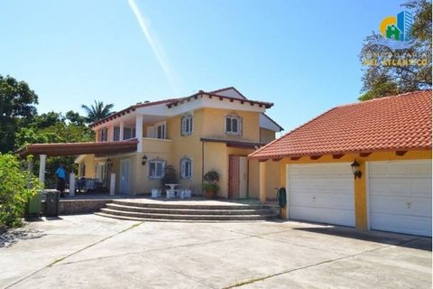 Province of Puerto Plata Plot size: 10,000 m² Distribution: First Level: Living room, dining room, kitchen, outdoor dining room, 1 bedroom with bathroom, 2 rooms with common bathroom. Second Level: Living room, 2 en-suite bedrooms, balcony. Character...