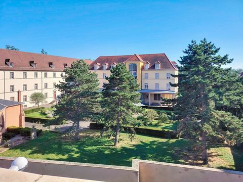 C'est au calme, proche du centre et de ses commodités, que je vous invite à découvrir au 3ème et dernier étage d'une petite copropriété bien entretenue, ce lumineux 3 pièces de 69.67m² carrez, avec balcon, cave et garage. Très fonctionnel, il se comp...