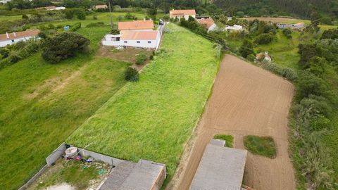 Terreno com Viabilidade de Construção na Cela Vista Serra e Proximidade do Mar Descubra este excelente terreno localizado no centro da pitoresca aldeia de Cela, no concelho de Alcobaça. Com uma localização estratégica, este terreno oferece o equilíbr...
