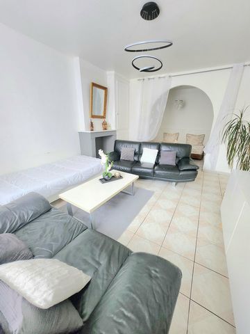 GRANDE MAISON DE VILLE AVEC TERRAIN