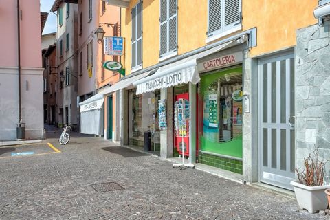 In the town of Gravedona, this inviting apartment offers a tranquil retreat in the heart of Italy's famous Lake Como region. With panoramic views stretching across the lake and the Valtellina mountains, this ground-floor residence boasts a setting th...