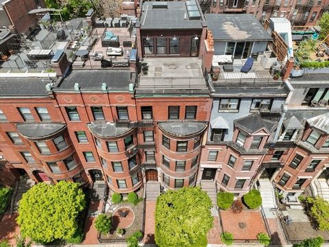 Stunning one-of-a-kind Back Bay Penthouse gut renovated in 2015 and designed with an immense attention to detail to meet Passivhaus heating/cooling standards for unmatched style and energy efficiency. This elegant 2 bed/2.5 bath, 1,938 sqft European ...