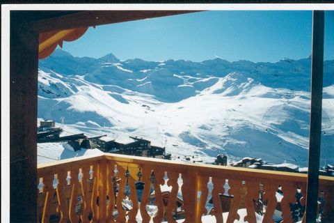 This attractive apartment complex is built in Savoyard style. The charming décor uses plenty of wood. The apartments are spacious and comfortable. There are various types of apartments in the Val 2400 complex. These include apartments for 4-6 people ...