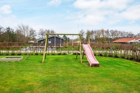 Holiday cottage located on a natural plot. The house has 4 bedrooms plus a combined kitchen/living room with a wood-burning stove and TV with satellite as well as the Stofa package with, among others, TV3. The focal point of the house will most likel...