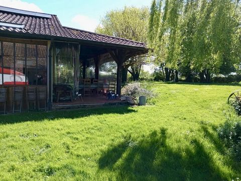 I am pleased to present this charming house exclusively, it is located a few minutes from the town of Romenay in a quiet but not isolated environment. It has a sumptuous adjoining plot of land with an area of 3110 m2 and a semi-detached on the north ...