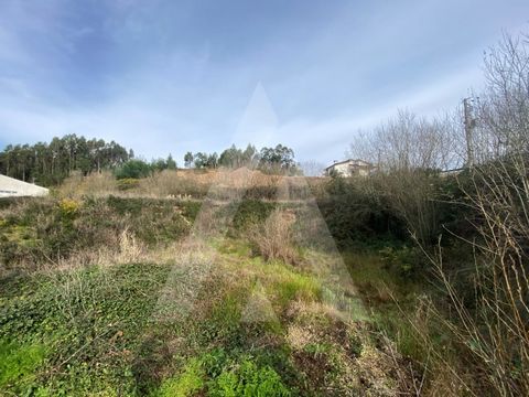 Lote de terreno a poucos minutos do centro de Águeda. Com uma área total de 511 m2 e uma frente de aproximadamente 12 metros, este terreno dispõe de viabilidade para construção de uma moradia geminada com três pisos. Ótima localização e exposição sol...