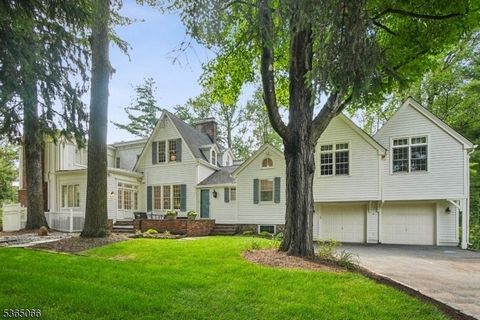 Elegant, gracious and sunlit renovated colonial with spacious rooms throughout; steps from renowned for excellence, Deerfield School. Twelve foot ceilings, amazing character and details, beautiful refinished hardwood floors. Two primary suites + 4 ad...