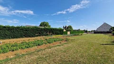 Découvrez cette belle parcelle de terrain de 1 408m2 à bâtir au coeur du charmant village de Corcelles-les-Arts. Au calme d'une impasse, ce terrain vous permettra d'envisager de nombreux projets. Plus de renseignements sur demande: Dorothée LOZACHMEU...