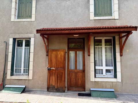 Maison de 136 m2, 4 ch, garage et terrain.