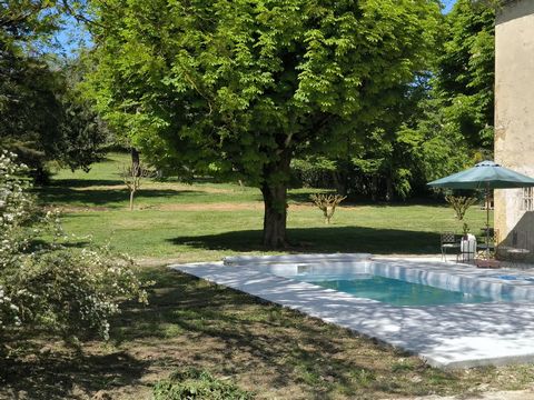 Grande maison dans village d'artistes