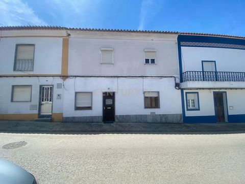 Nous vous présentons cette excellente maison de 4 chambres située dans le paisible village de Beringel, parfaite pour ceux qui recherchent la tranquillité sans sacrifier le confort. Composée de quatre chambres, cette maison est prête à emménager, off...